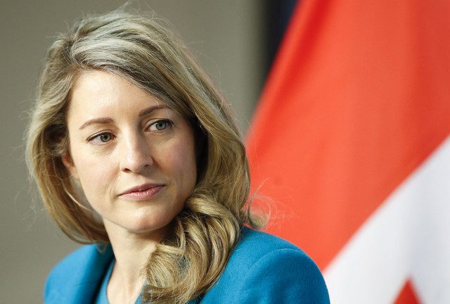 WATCH author confront Canadian FM for ‘escalating’ Russia-Ukraine war