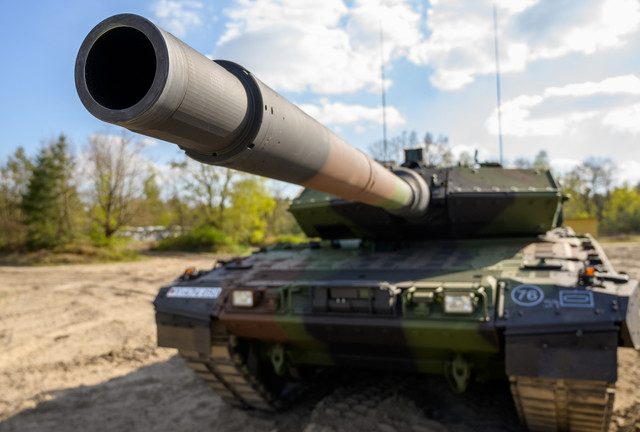 Germany refuses to give battle tanks to Ukraine