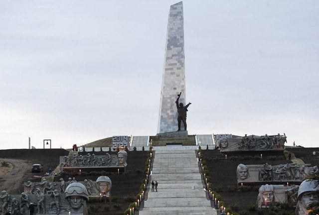 Putin salutes restoration of WWII monument in Donbass