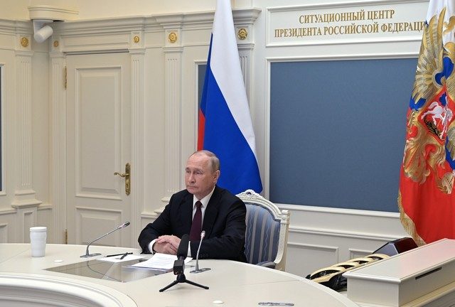 Putin oversees retaliatory nuclear strike drills
