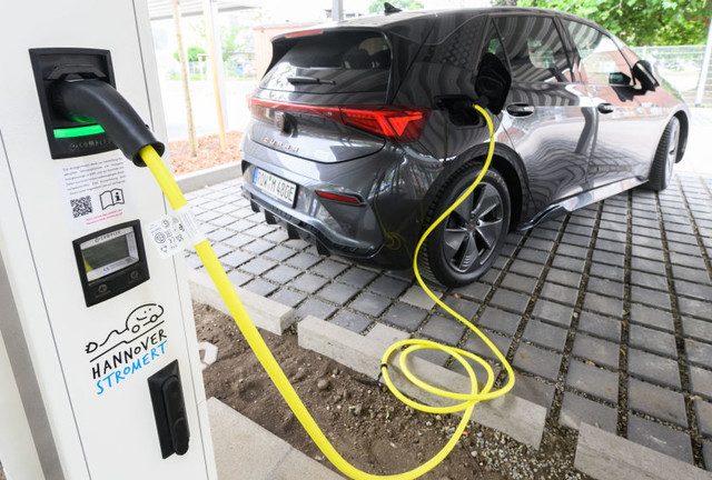 Transition to electric cars projected to cost EU over half a million jobs