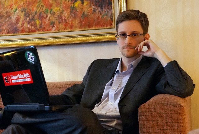 Edward Snowden receives Russian passport – lawyer