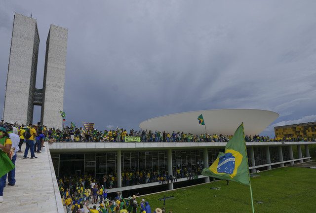 Bolsonaro supporters storm three branches of power in Brazil (VIDEOS)