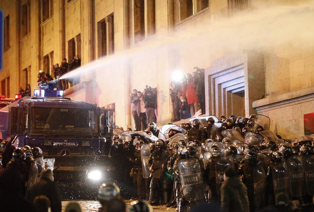 Georgian MPs withdraw bill after violent protests