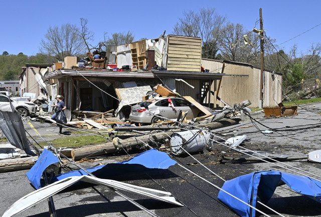 Tornado death toll rises in US