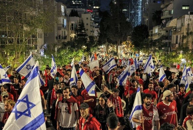 Massive crowds protest in Tel Aviv