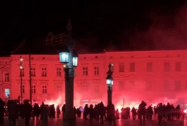 Ukrainians hold torchlit march to honor WWII Nazi collaborator (VIDEOS)